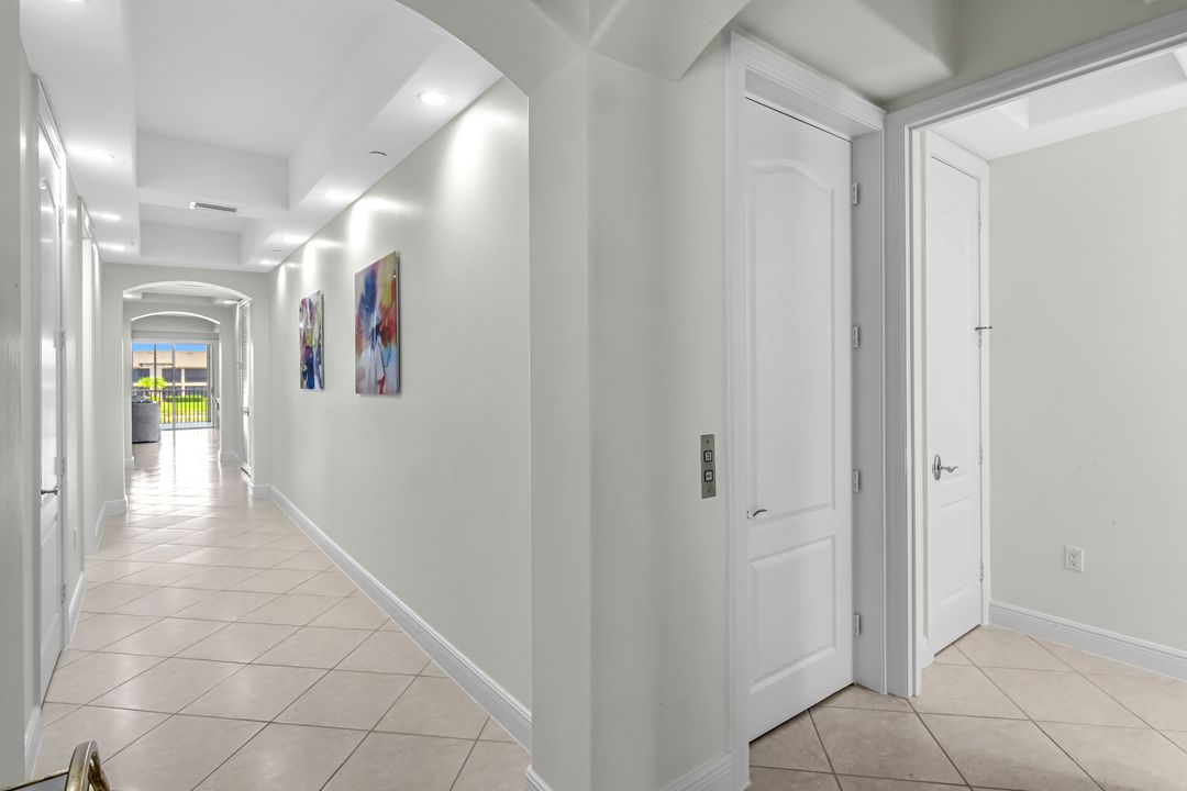 510 Avellino Isles Cir #2202, Naples, FL 34119