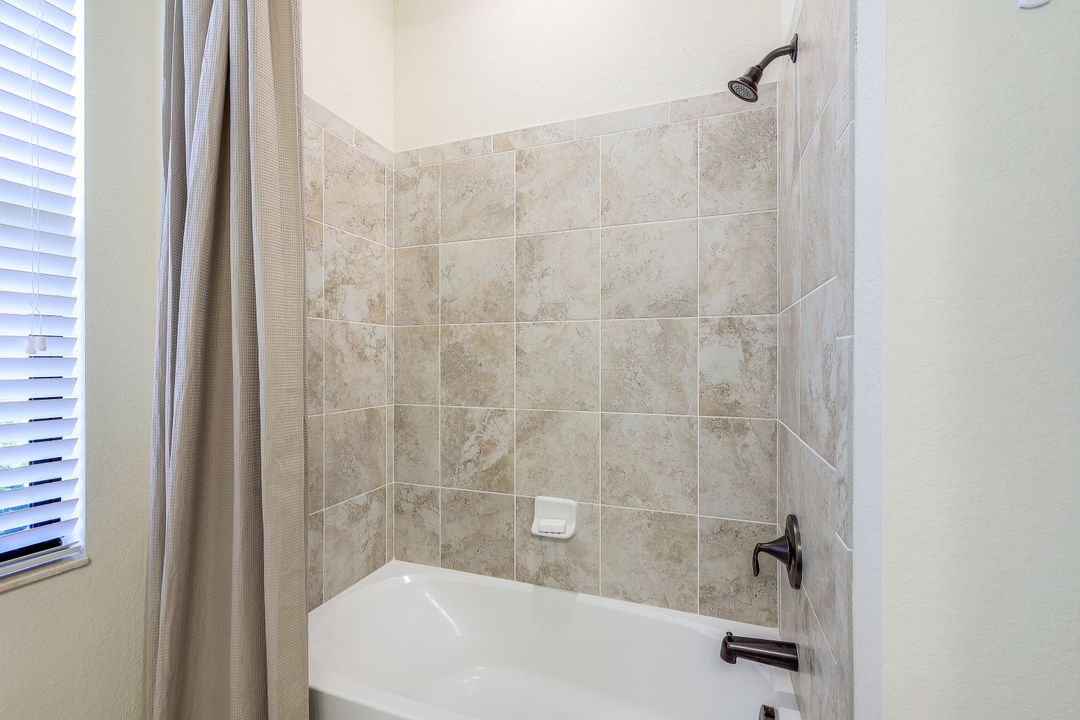 28761 Cavan Ct, Bonita Springs, FL 34135