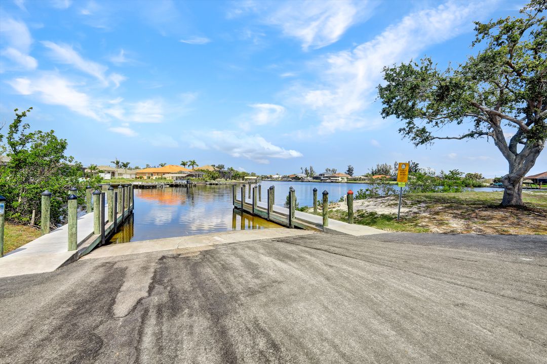 3527 SW 4th Ln, Cape Coral, FL 33991