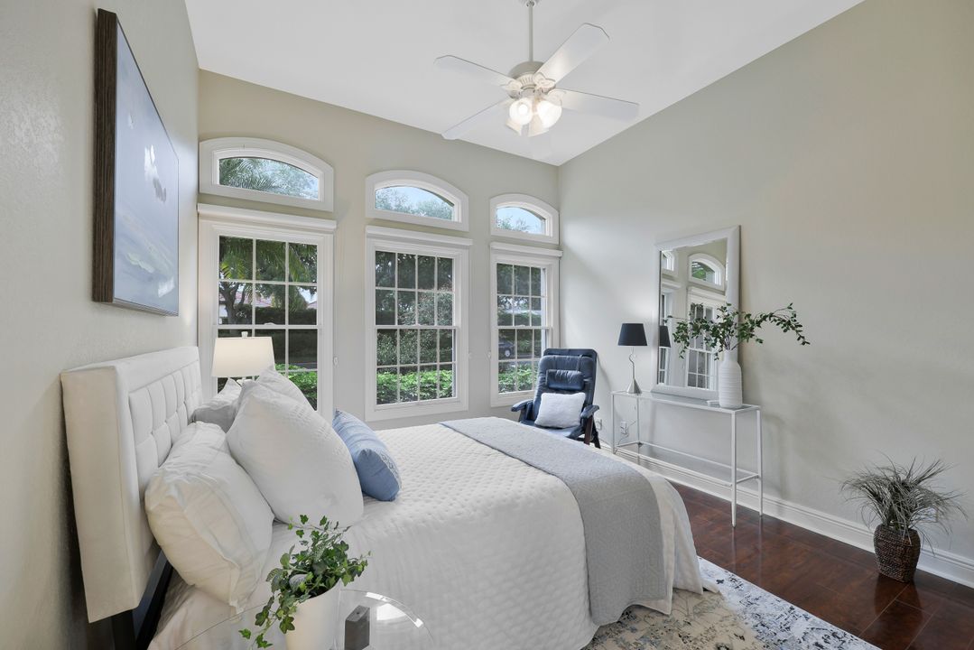 910 Villa Florenza Dr, Naples, FL 34119