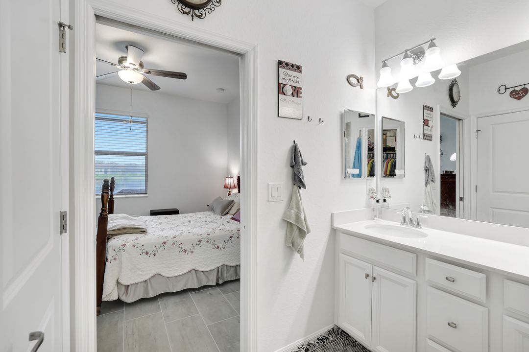 1653 Alameda Dr, Naples, FL 34120