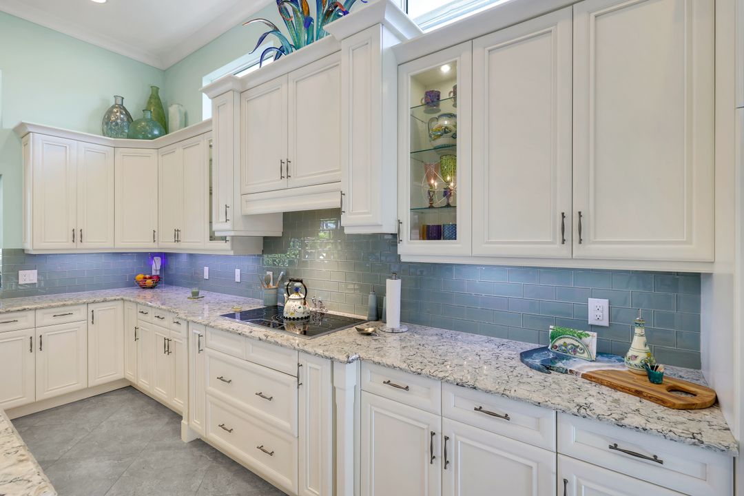 6320 Lyford Isle Dr, Naples, FL 34112