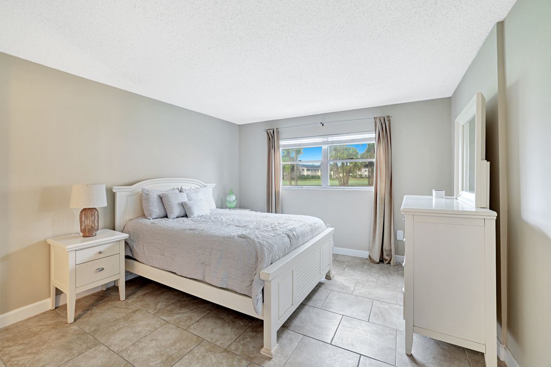 170 Turtle Lake Ct  #109, Naples, FL 34105