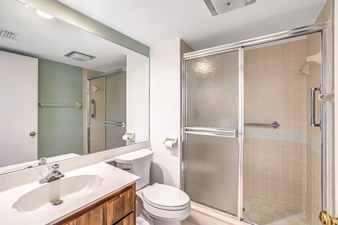576 Retreat Dr #201, Naples, FL 34110
