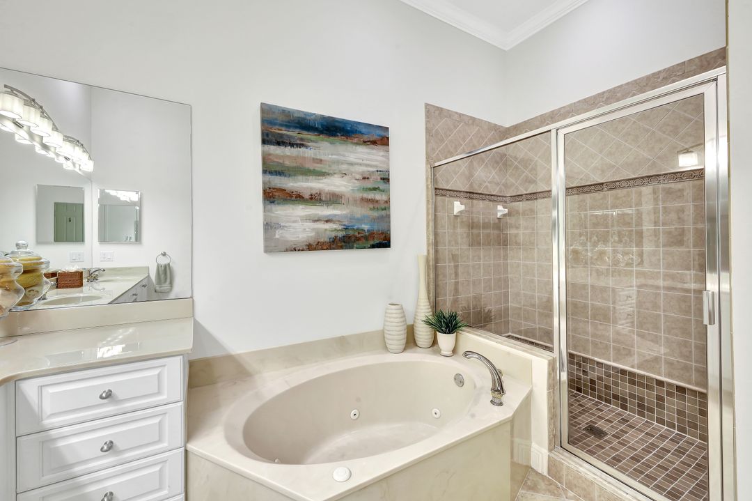 9235 Tesoro Ln #4-202, Naples, FL 34114