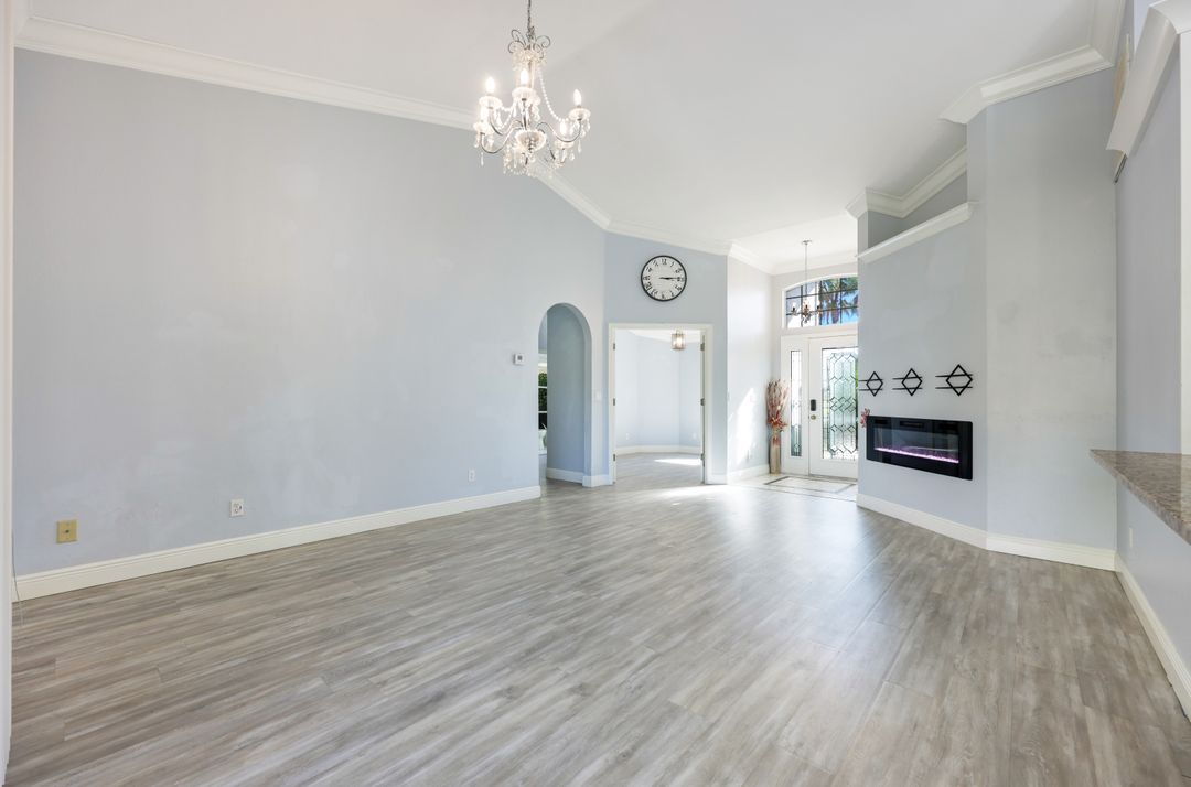 658 Lambton Ln, Naples, FL 34104