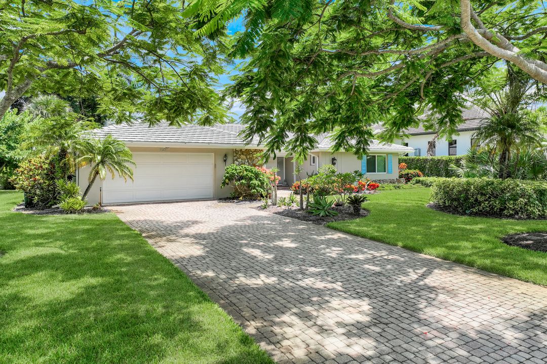 727 Park Shore Dr, Naples, FL 34103