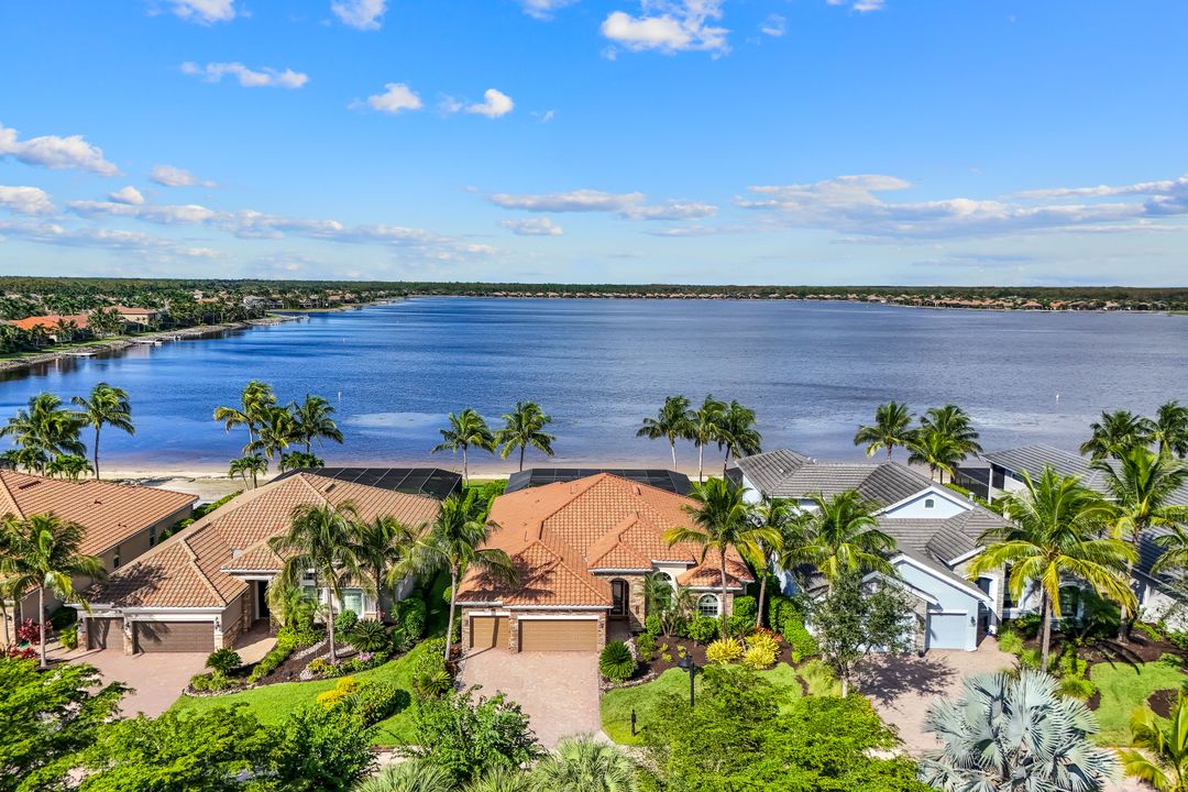 9075 Breakwater Dr, Naples, FL 34120