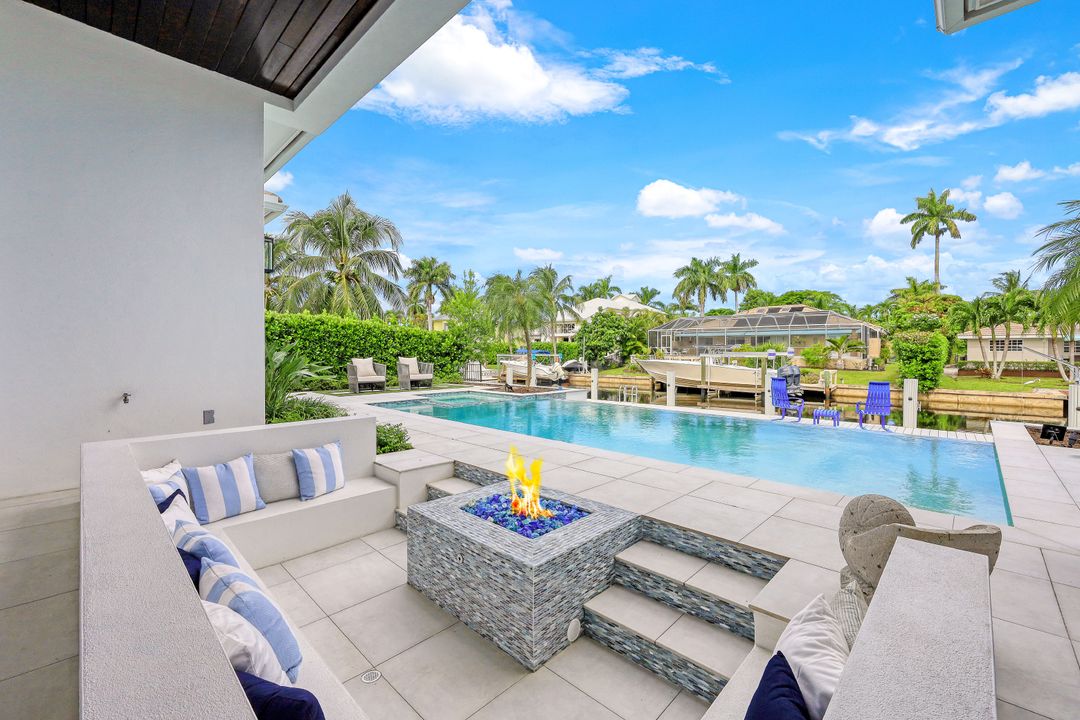 1501 Bluefin Ct, Naples, FL 34102