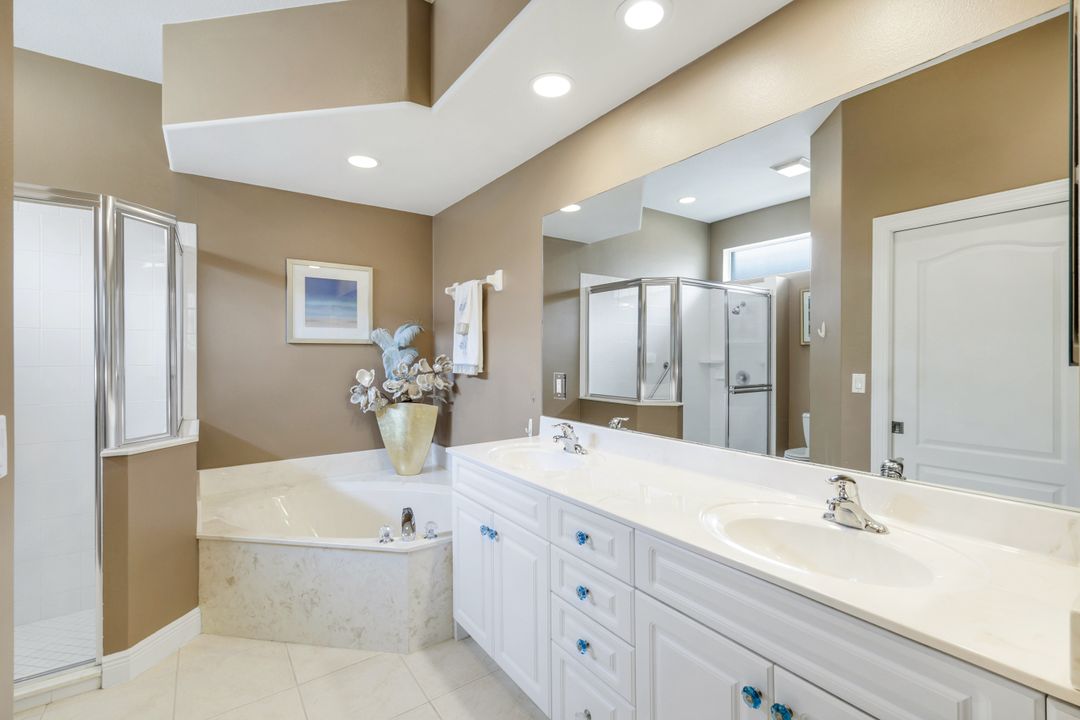 8683 Ibis Cove Cir, Naples, FL 34119