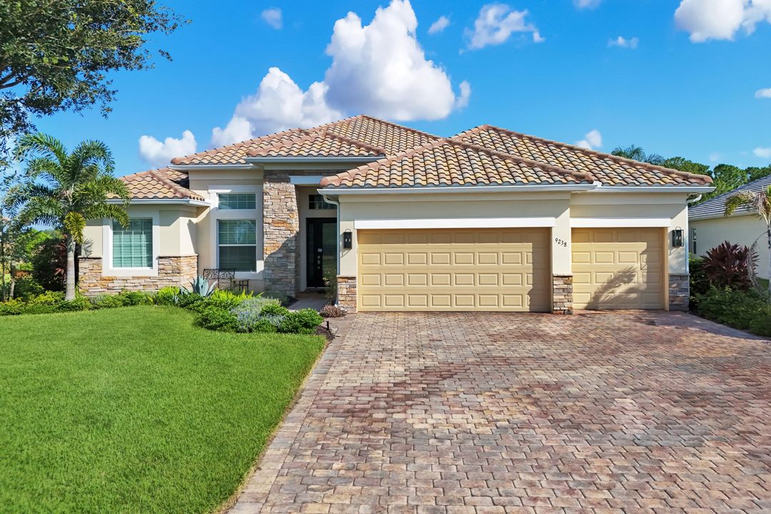 9238 Ores Cir, Naples, FL 34120