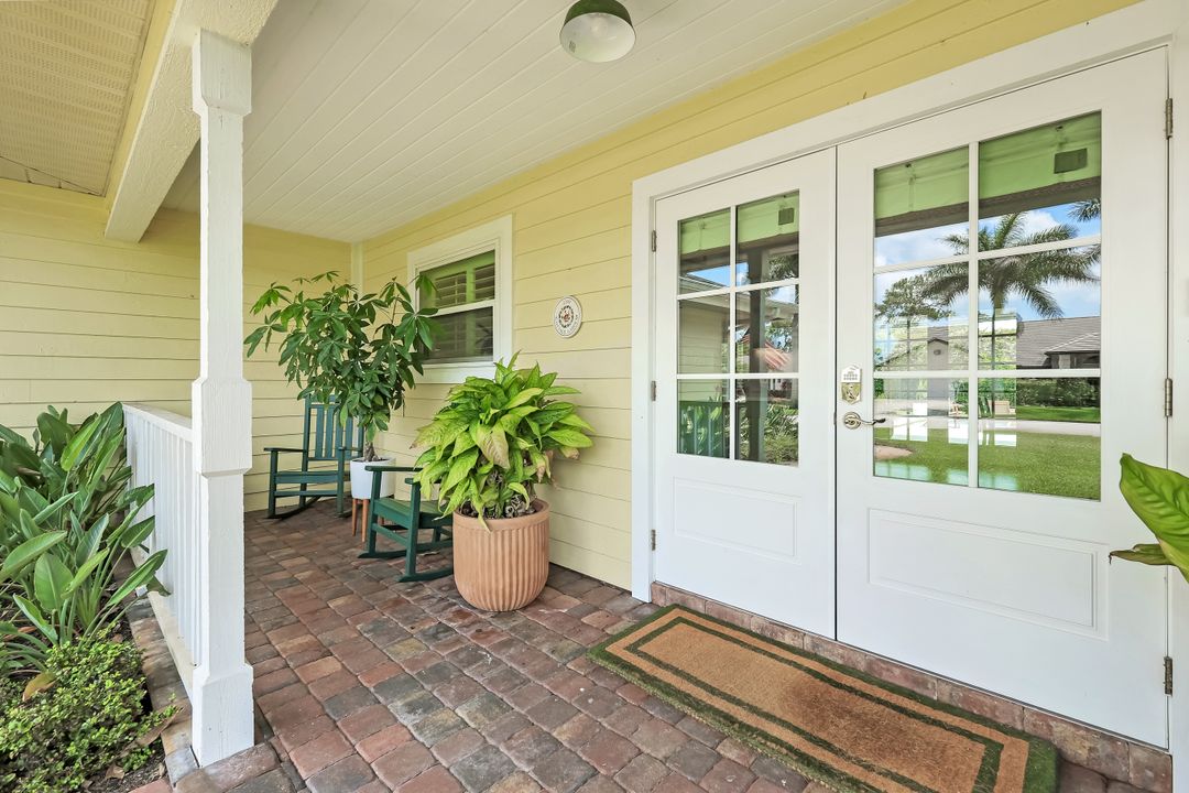 2319 Queens Way, Naples, FL 34112