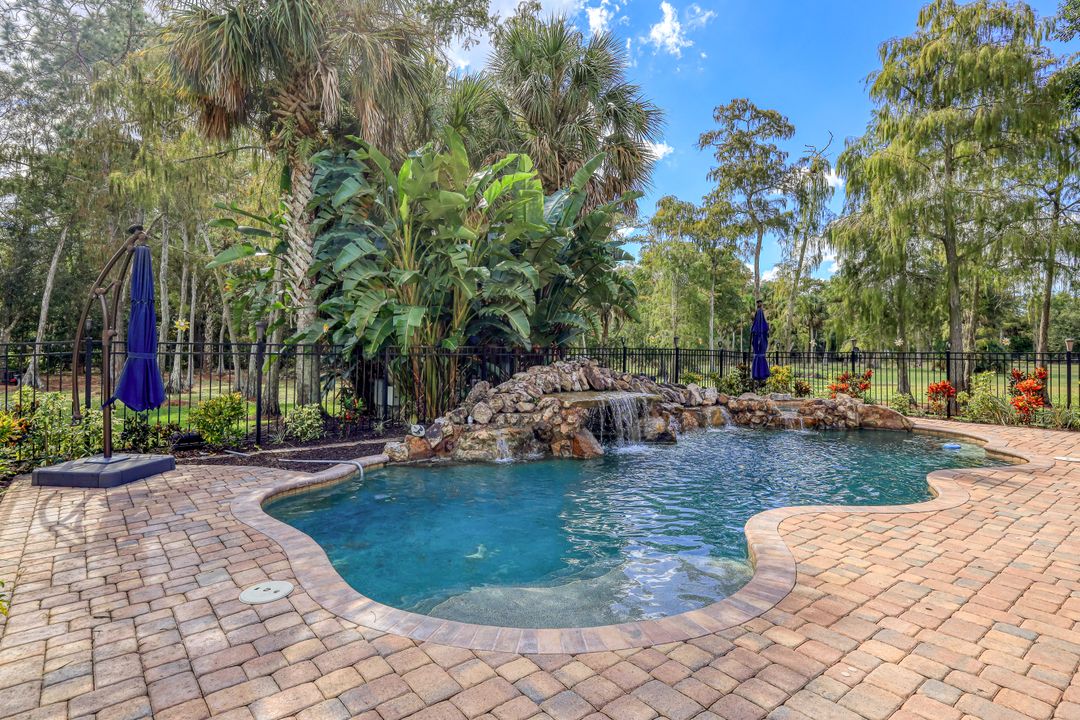 6036 Cedar Tree Ln, Naples, FL 34116