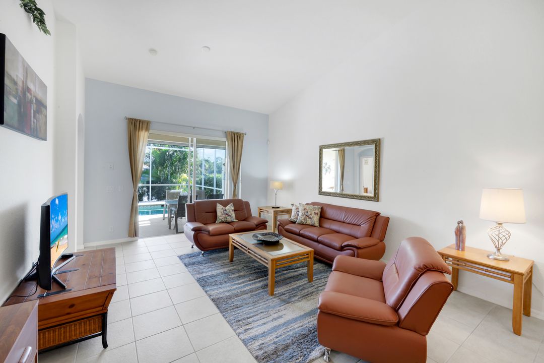 7755 Berkshire Pines Dr, Naples, FL 34104