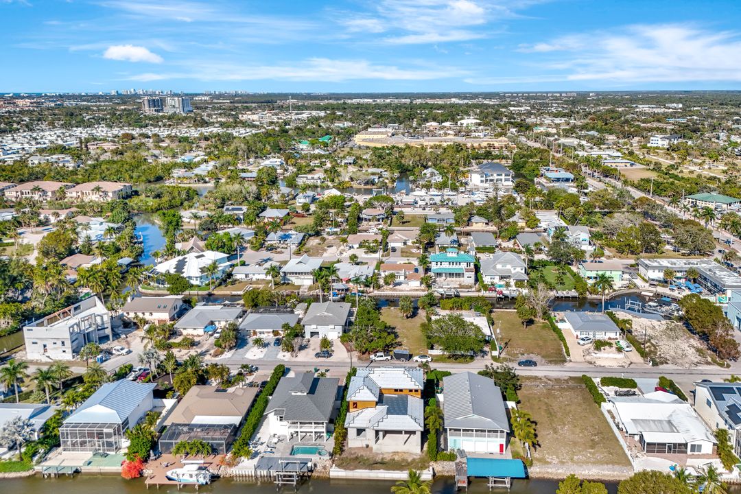 2750 Gulfview Dr, Naples, FL 34112