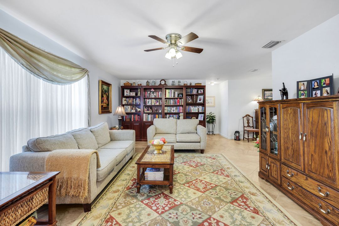 9814 Country Oaks Dr, Fort Myers, FL 33967