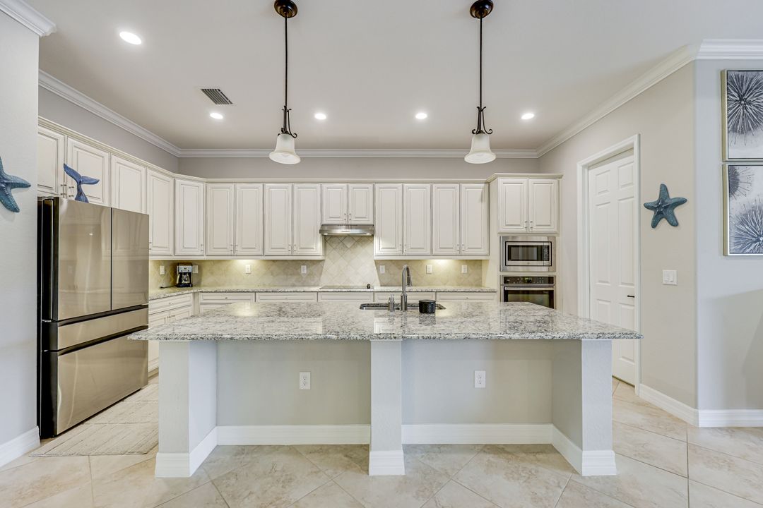 12840 Kinross Ln, Naples, FL 34120