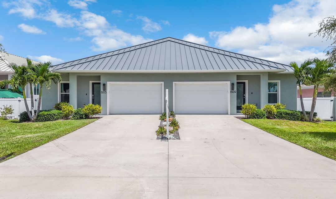 605 107th Ave N, Naples, FL 34108