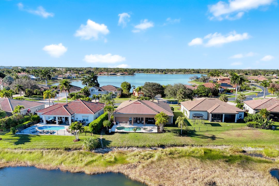 2143 Grove Dr, Naples, FL 34120