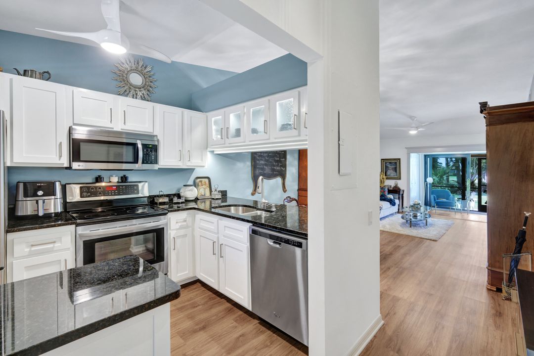 2017 Pine Isle Ln #2017, Naples, FL 34112