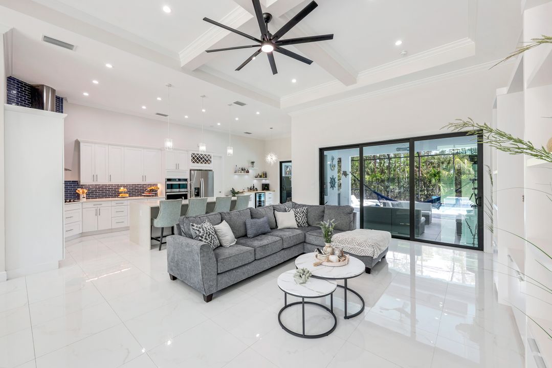 367 14th Ave NE, Naples, FL 34120