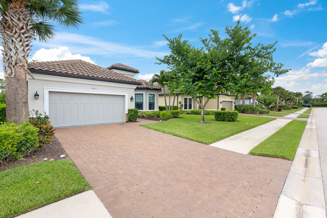 19711 Estero Pointe Ln, Fort Myers, FL 33908