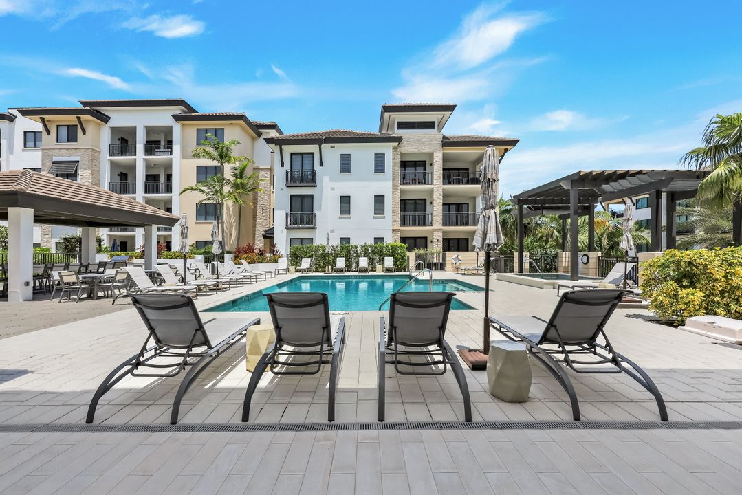 1135 3rd Ave S #303, Naples, FL 34102