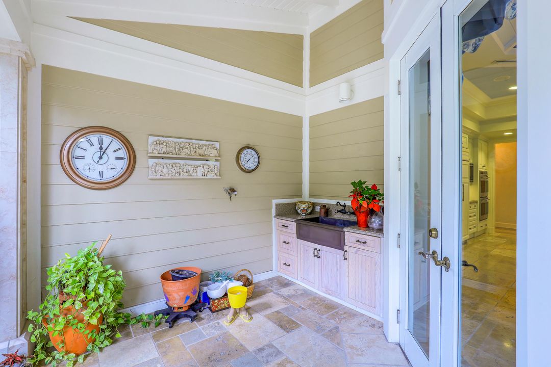 266 15th Ave S, Naples, FL 34102