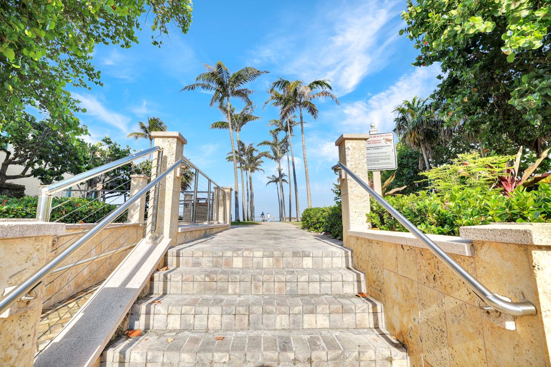 655 8th Ave S #6, Naples, FL 34102
