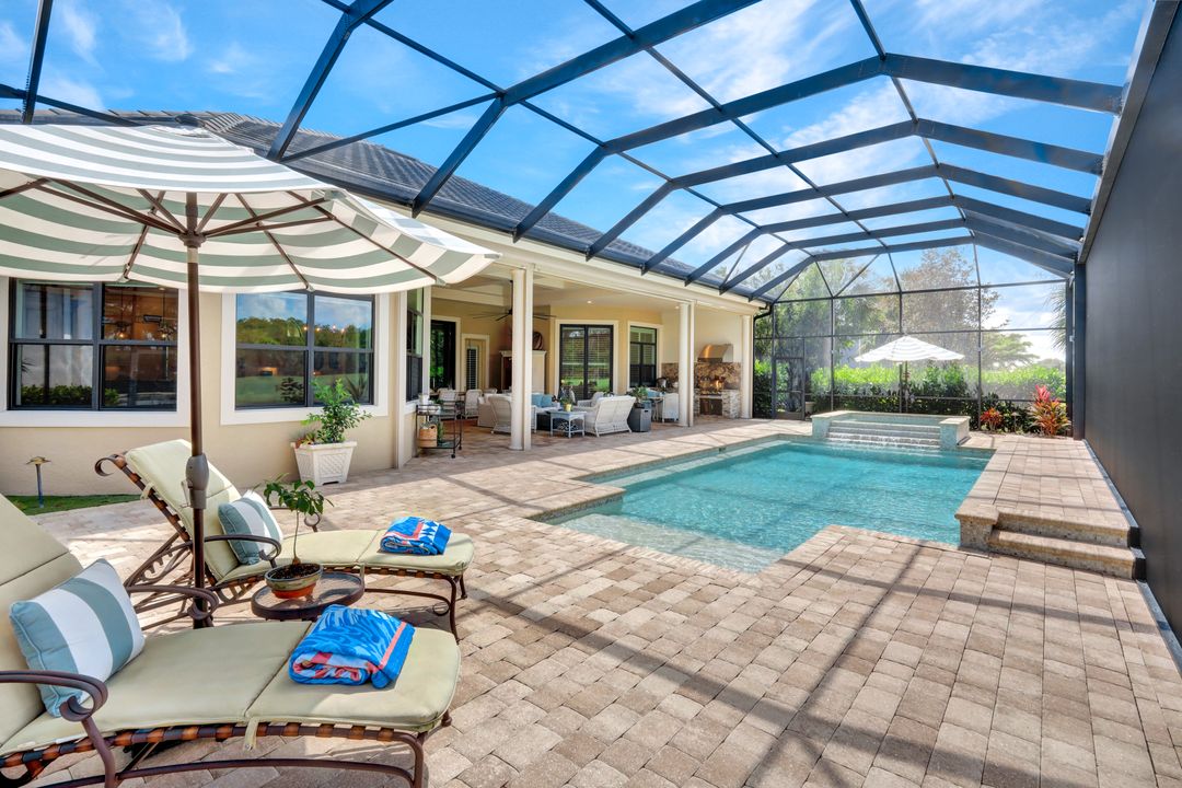 12194 Wicklow Ln, Naples, FL 34120