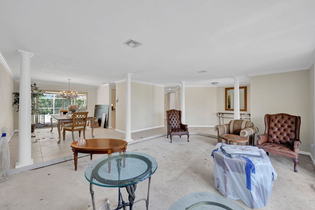 529 Neapolitan Way, Naples, FL 34103