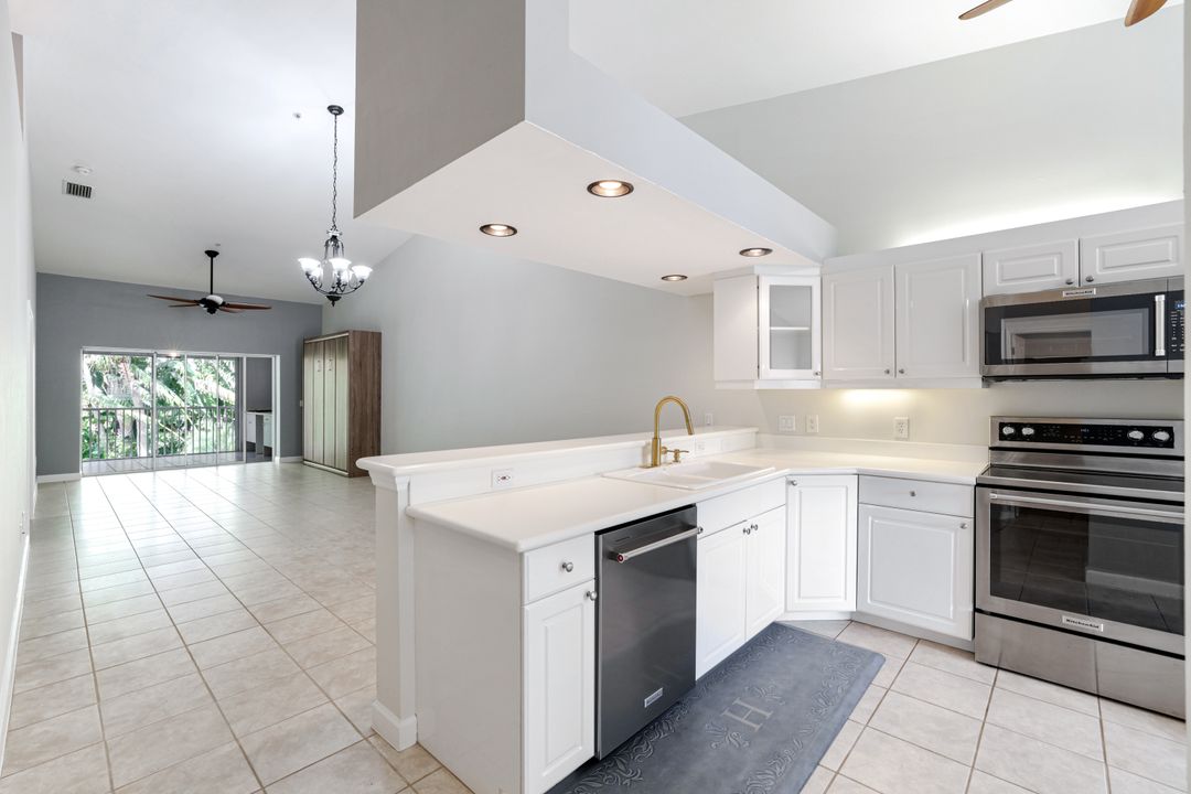 2055 Cascades Dr #4, Naples, FL 34112