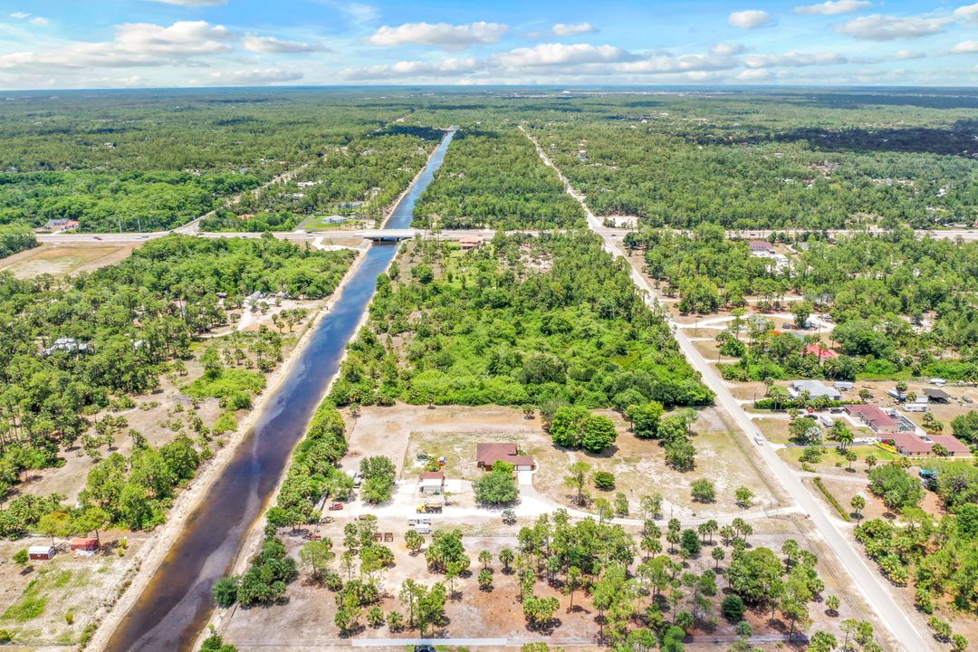 221 10th St SE, Naples, FL 34117