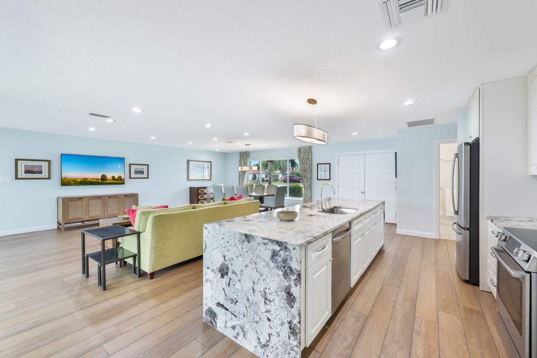 2218 Kings Lake Blvd, Naples, FL 34112