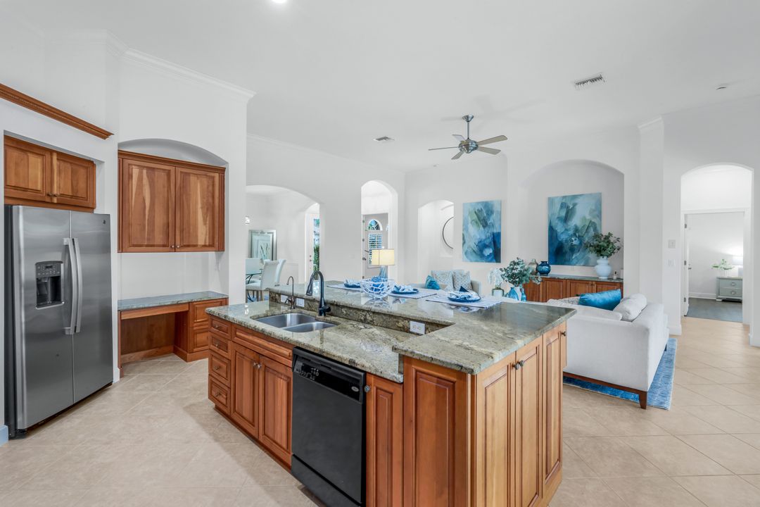 8776 Hideaway Harbor Ct, Naples, FL 34120