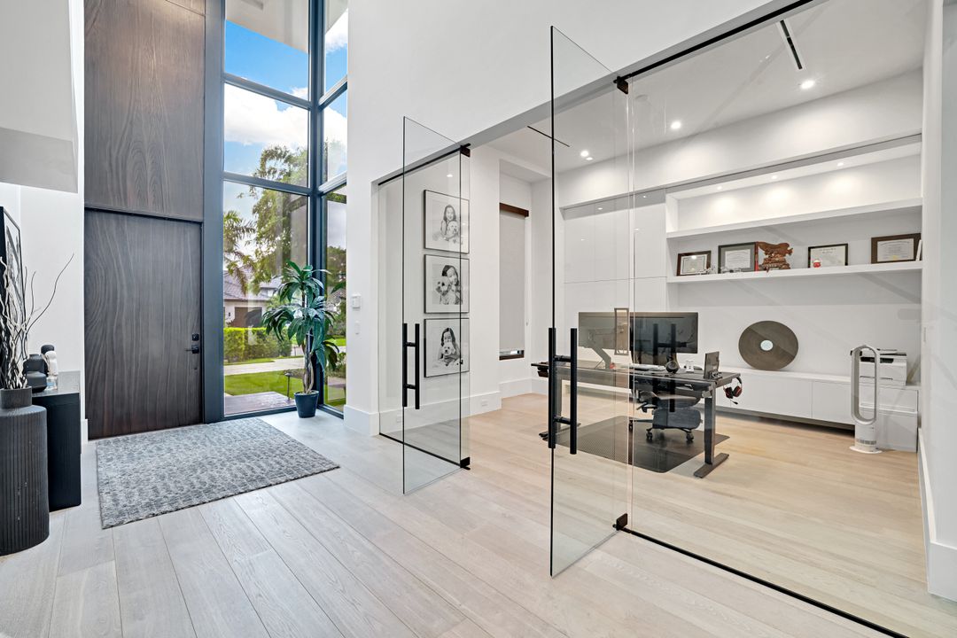 641 Starboard Dr, Naples, FL 34103