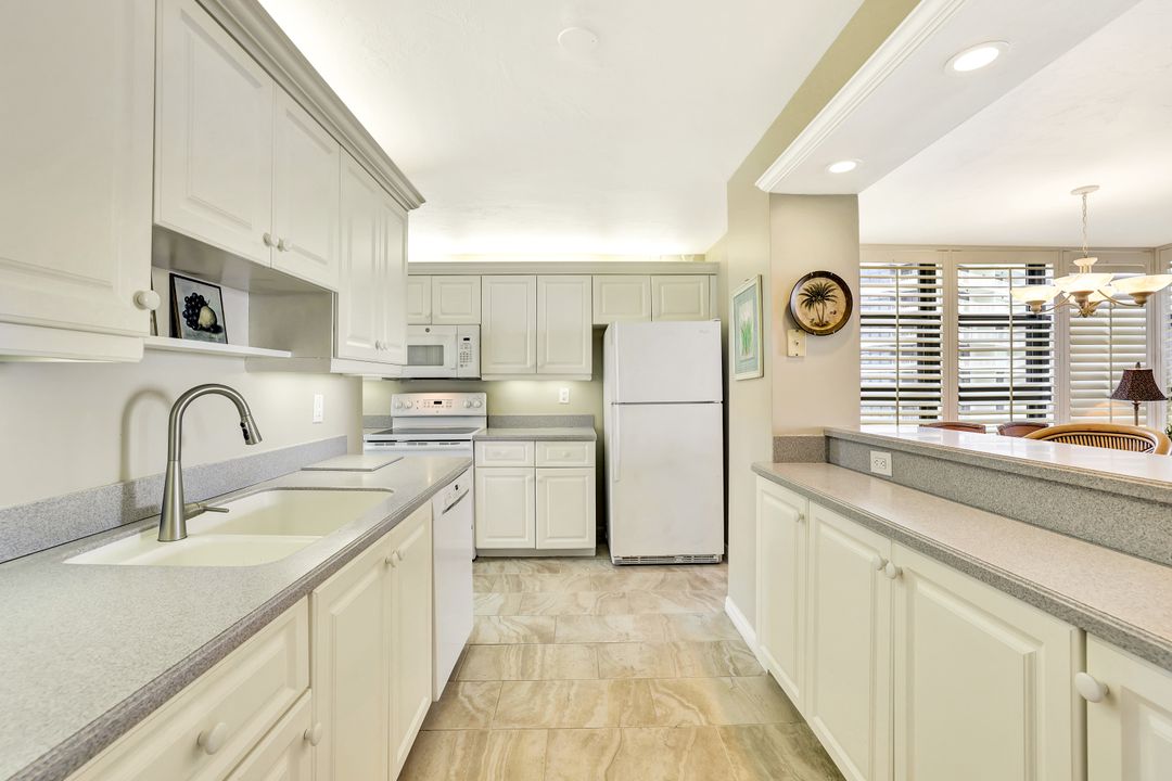 320 Seaview Ct #706, Marco Island, FL 34145