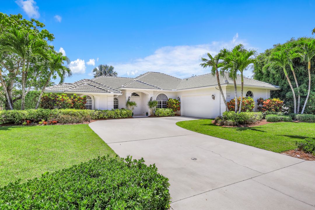 1940 Timberline Dr, Naples, FL 34109