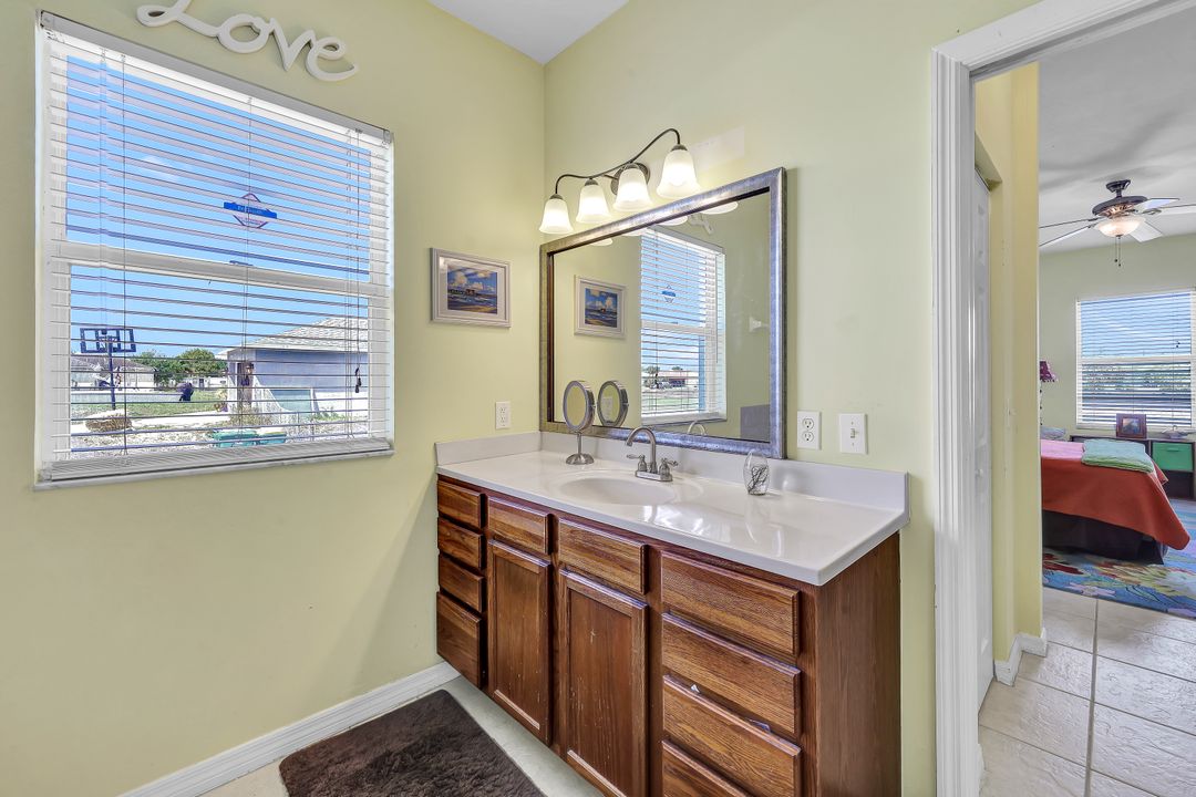 2525 39th Ave NE, Naples, FL 34120