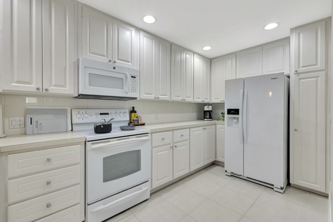 28508 Alessandria Cir, Bonita Springs, FL 34135