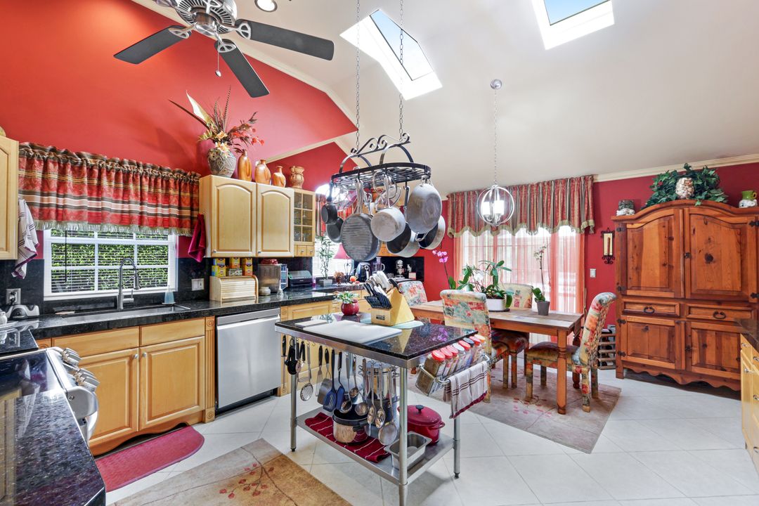 84 Valley Stream Ln, Naples, FL 34113