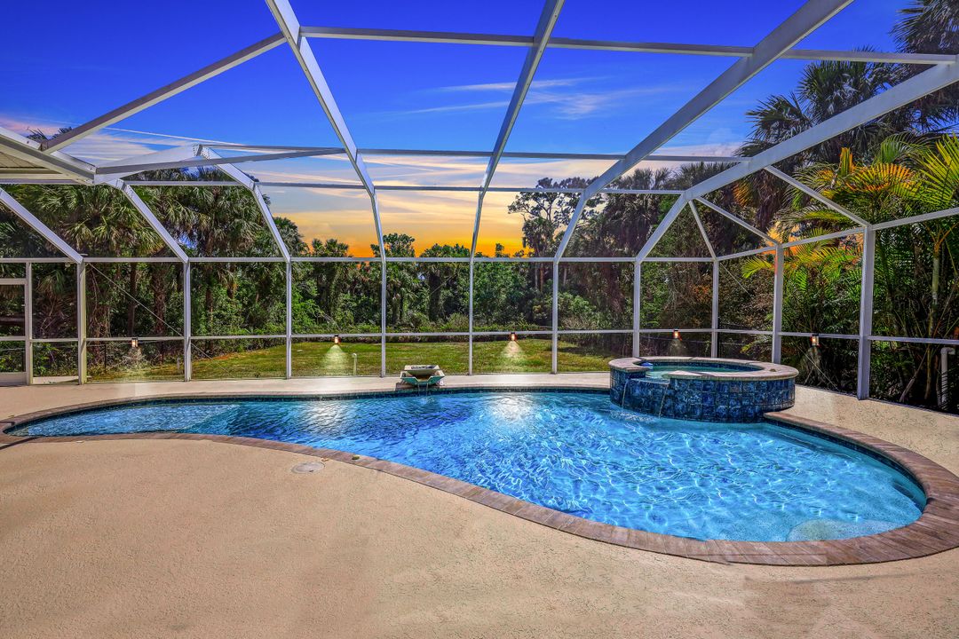 320 19th St NW, Naples, FL 34120