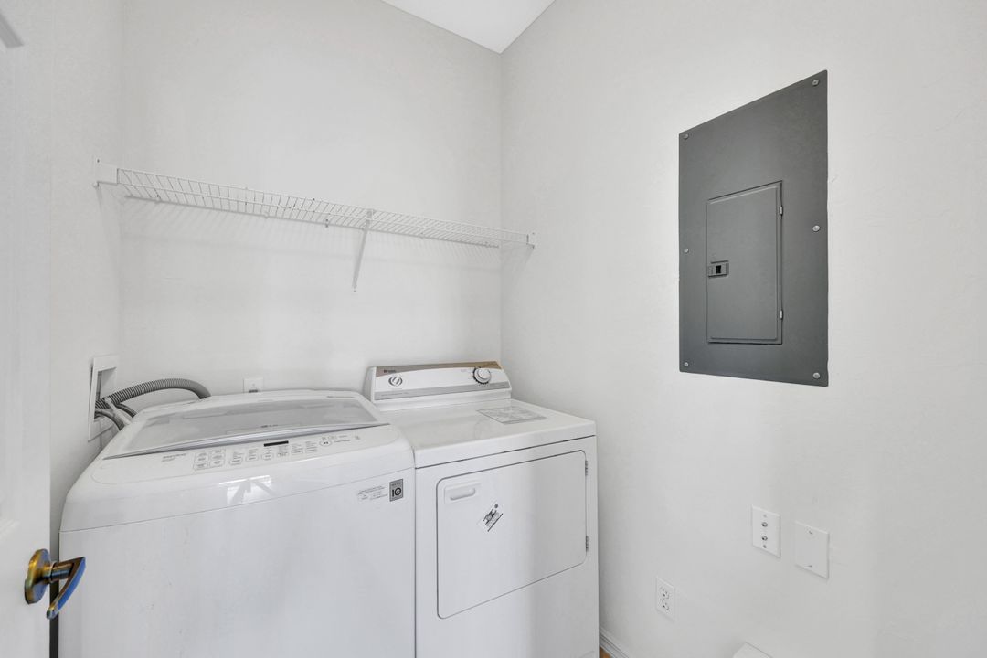 2015 Crestview Way #117, Naples, FL 34119