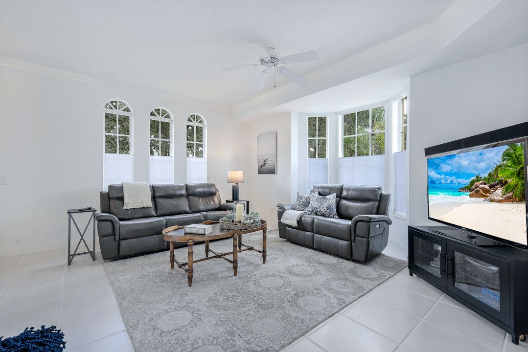 6214 Towncenter Cir, Naples, FL 34119