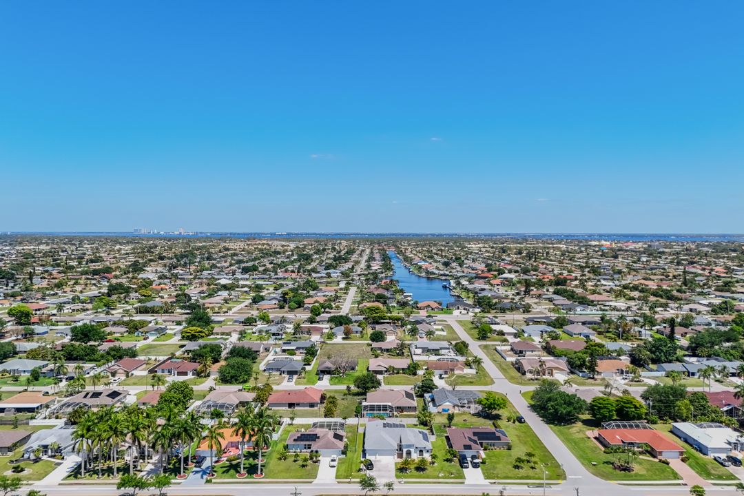 2004 SE 8th Ave, Cape Coral, FL 33990