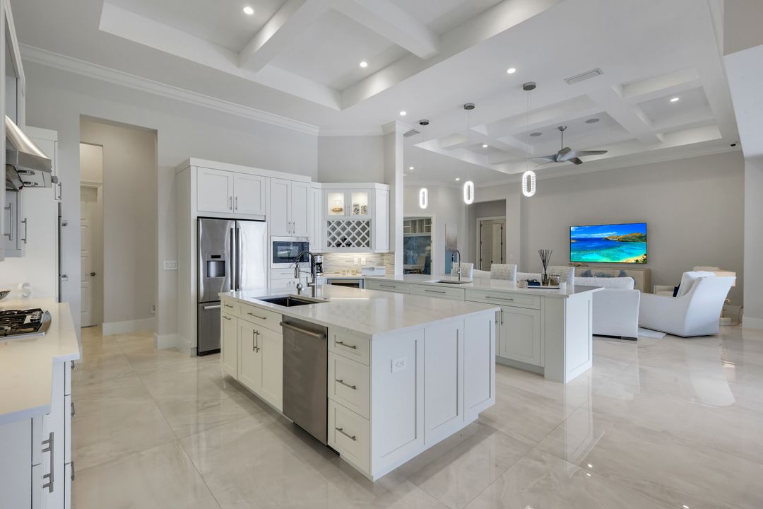 11907 Hedgestone Ct, Naples, FL 34120