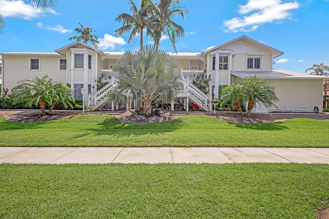 433 2nd St S, Naples, FL 34102