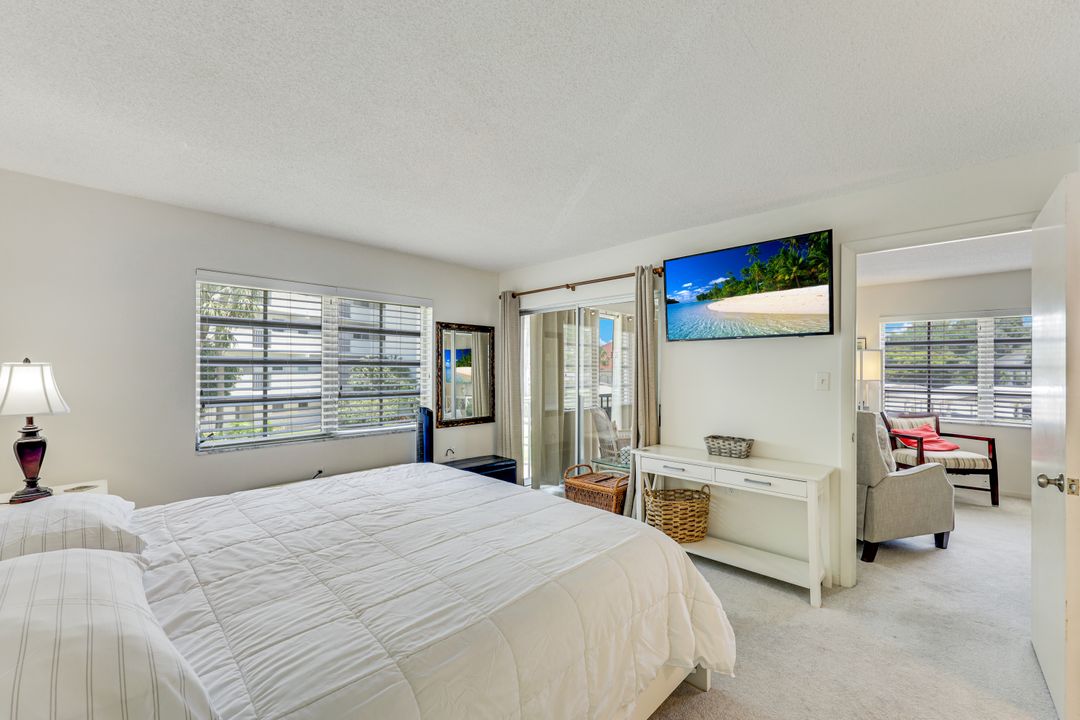5 High Point Cir W #204, Naples, FL 34103