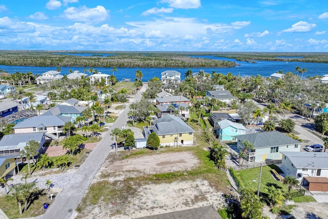 144 Hercules Dr, Fort Myers Beach, FL 33931