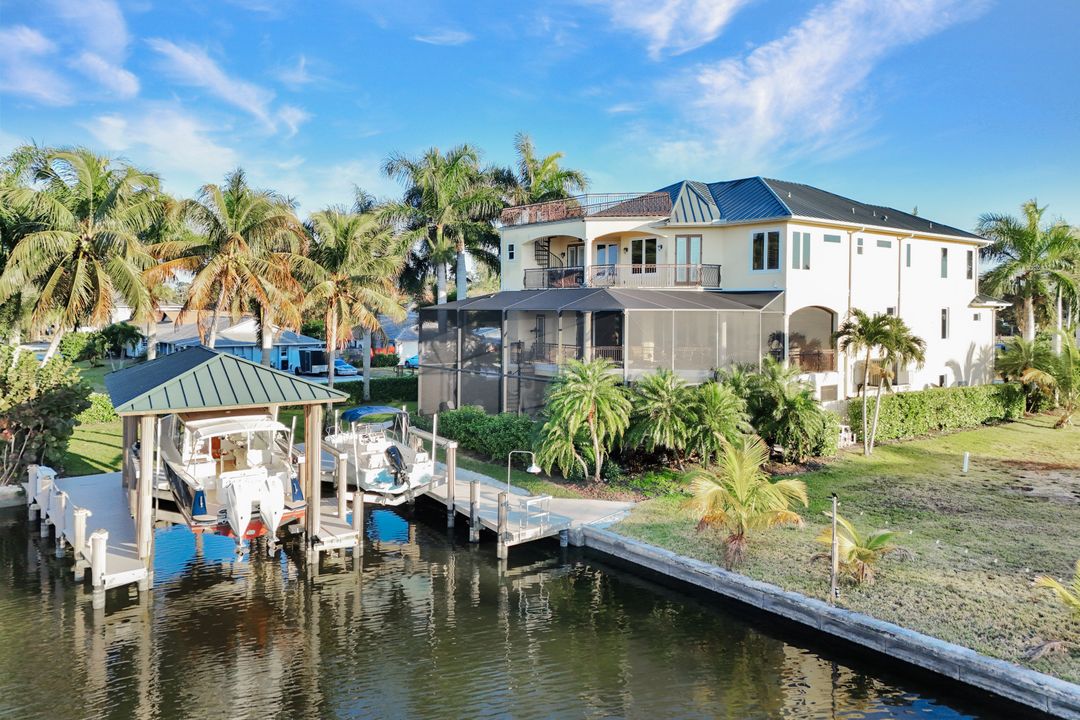 4806 Regal Dr, Bonita Springs, FL 34134